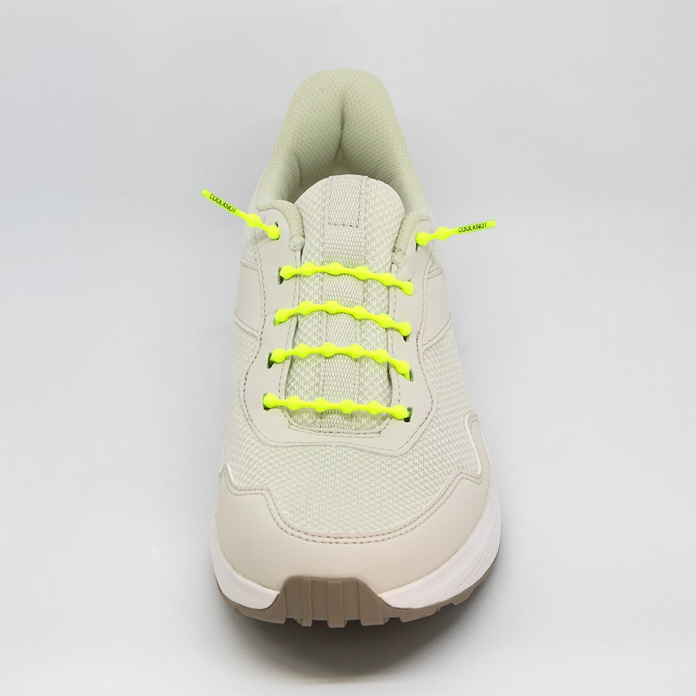 Neutral sneaker fitted with COOLKNOT SLIM